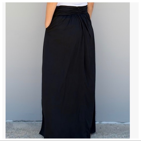 ✨LAST ONE✨Black Fold Waist Side Pockets Maxi Skirt - Picture 4 of 11